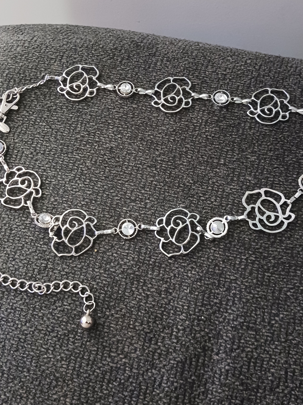 NWOT Silver Floral Rose Link Belt Necklace - Women Jewelry